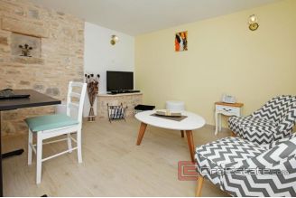 016 5181 30 Korcula villa first row to the sea for sale