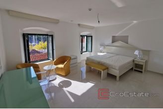 011 5182 30 Sibenik Hotel first row to the sea for sale