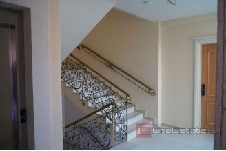 011 5182 30 Sibenik Hotel first row to the sea for sale