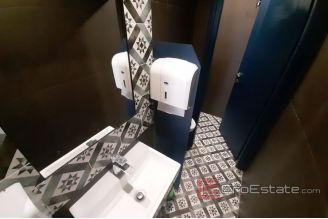 007 2016 528 Split restaurant in the center for sale