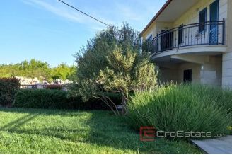 009 2018 211 Makarska house with pool for sale