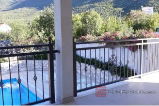 009 2018 211 Makarska house with pool for sale