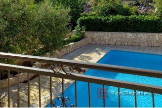 009 2018 211 Makarska house with pool for sale