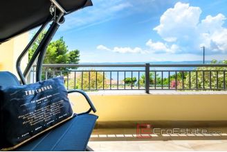 018 2018 212 Omis house with sea view for sale