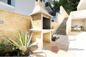 018 2018 212 Omis house with sea view for sale