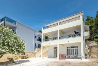 018 2018 212 Omis house with sea view for sale