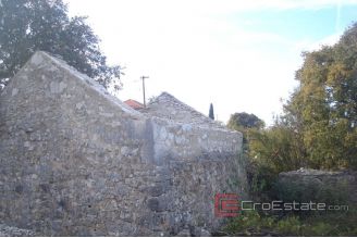 007 2016 530 Hvar Building land with ruins for sale