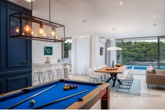 015 2026 96 Brac Villa in first row to the sea for sale