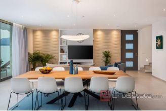 015 2026 96 Brac Villa in first row to the sea for sale