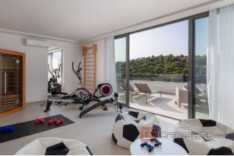 015 2026 96 Brac Villa in first row to the sea for sale