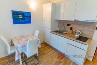 013 5188 30 Zadar Apartment house near the sea for sale