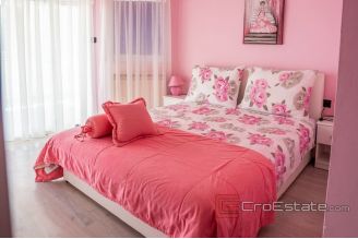 013 5188 30 Zadar Apartment house near the sea for sale