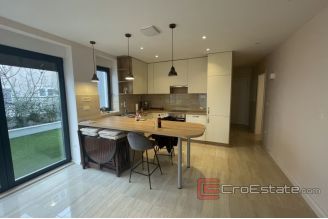 2036 55 012 Split two bedroom apartment for rent