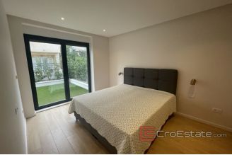 2036 55 012 Split two bedroom apartment for rent