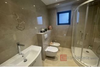 2036 55 012 Split two bedroom apartment for rent