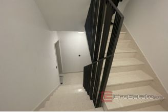 2036 55 012 Split two bedroom apartment for rent