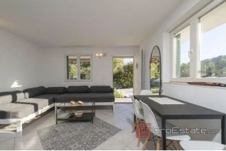 013 5192 30 Solta stone house for sale