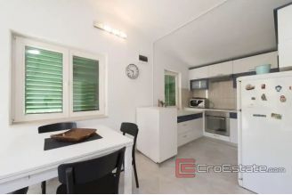 013 5192 30 Solta stone house for sale