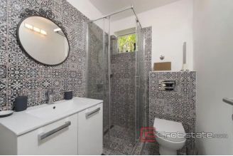 013 5192 30 Solta stone house for sale