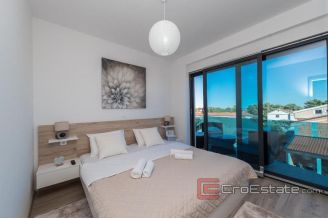 017 5193 30 Vir apartment house near the sea for sale1