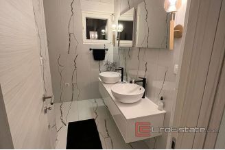 011 2036 57 Split Strozanac apartment for sale