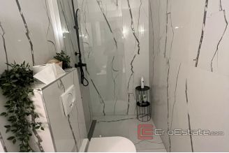 011 2036 57 Split Strozanac apartment for sale