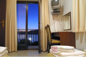 011 5194 30 Ciovo hotel with sea view for sale