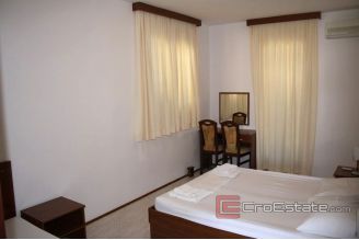 011 5194 30 Ciovo hotel with sea view for sale