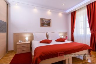 017 5191 30 Trogir hotel first row to the sea for sale