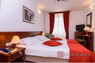 017 5191 30 Trogir hotel first row to the sea for sale