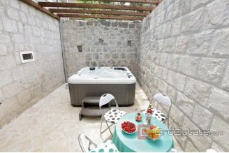 009 2037 37 Split area house with open view for sale