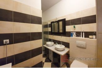 010 2018 215 split bacvice three bedroom apartment for sale