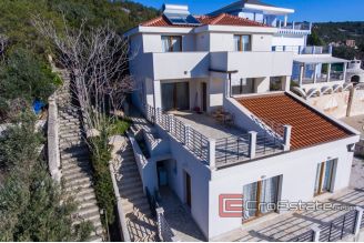 20 2031 67 Trogir area villa by the sea for sale