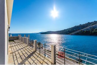 20 2031 67 Trogir area villa by the sea for sale