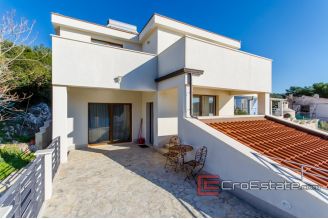 20 2031 67 Trogir area villa by the sea for sale