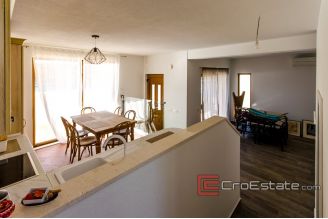 20 2031 67 Trogir area villa by the sea for sale