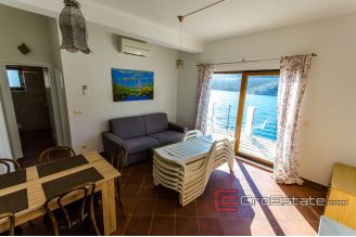 20 2031 67 Trogir area villa by the sea for sale