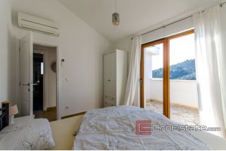 20 2031 67 Trogir area villa by the sea for sale