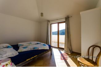 20 2031 67 Trogir area villa by the sea for sale