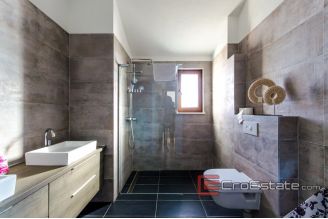 20 2031 67 Trogir area villa by the sea for sale