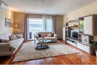 014 2018 216 Trogir house first row to the sea for sale