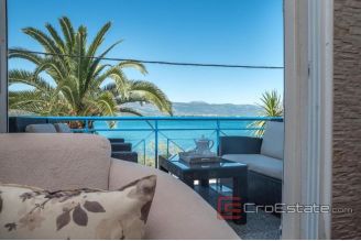 014 2018 216 Trogir house first row to the sea for sale