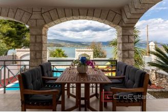 014 2018 216 Trogir house first row to the sea for sale