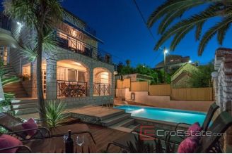 014 2018 216 Trogir house first row to the sea for sale