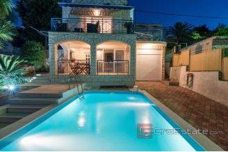 014 2018 216 Trogir house first row to the sea for sale