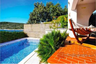 019 2021 326 Rogoznica apartment villa near the sea for sale