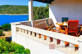 019 2021 326 Rogoznica apartment villa near the sea for sale