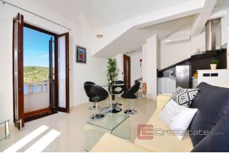 019 2021 326 Rogoznica apartment villa near the sea for sale