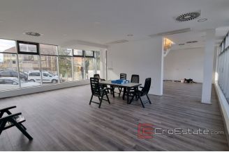 011 2043 57 Sibenik office space in the center for rent