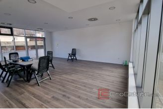 011 2043 57 Sibenik office space in the center for rent